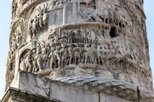 Kolumna Marka Aureliusza, fragment, Piazza Colonna