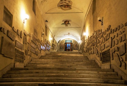 Sant'Agnese fuori le mura, dawne zejście do katakumb, obecnie wyjście z kościoła Sant'Agnese do kościoła Santa Constanza