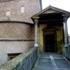 Bazylika Sant'Agnese fuori le mura, absyda i wejście na empory, widok od via Nomentana