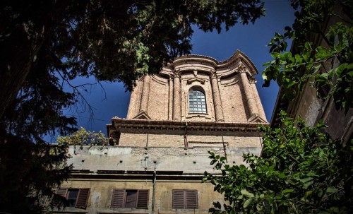 Sant'Andrea delle Fratte, widok na wieżowe zwieńczenie kopuły, projekt Francesco Borromini