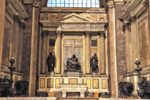 Sant'Andrea della Valle, Strozzi Chapel – copy of the Pieta as well as the statues of Rachel and Lea by Michelangelo
