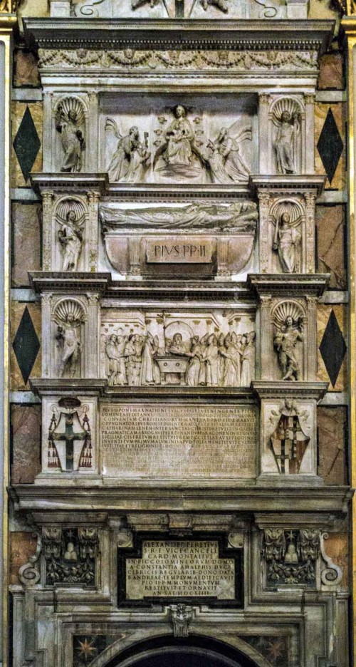 Sant'Andrea della Valle, pomnik nagrobny papieża Piusa II