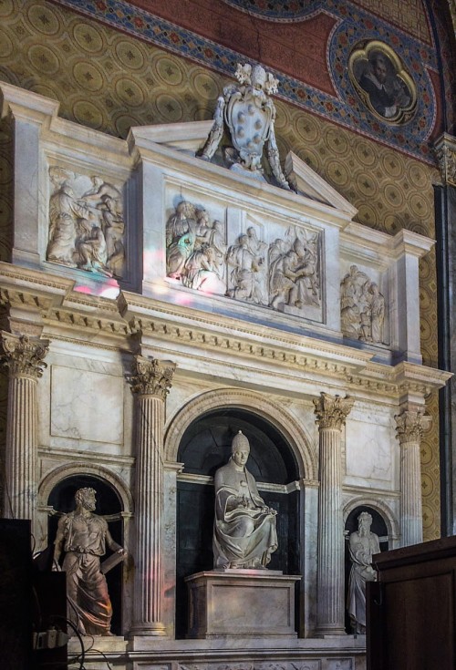 Funerary monument of Pope Leo X in the presbytery of the Basilica of Santa Maria sopra Minerva