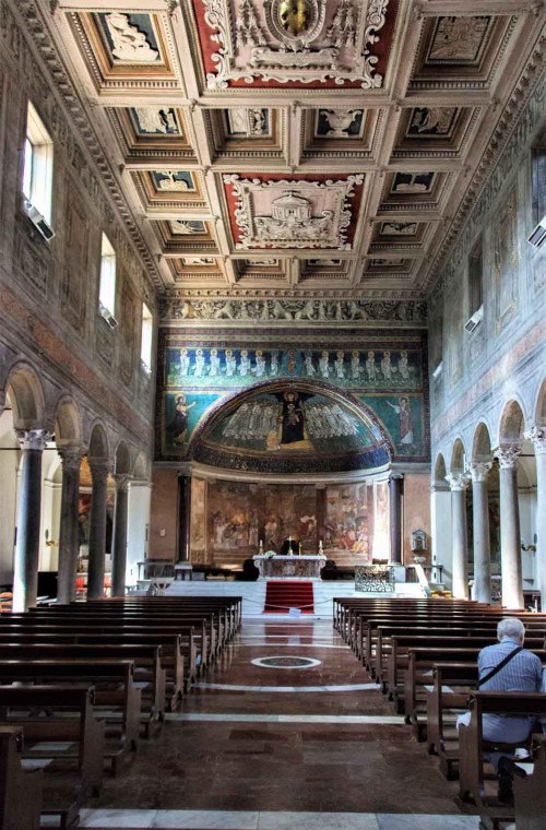 Wnętrze bazyliki Santa Maria in Domnica obudowanego przez Leona X (zanim został papieżem)