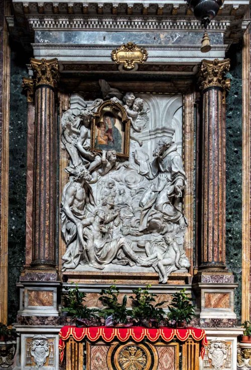 San Giacomo in Augusta, Cappella dei Miracoli, Madonna Cudów i płaskorzeźba Pierre'a Le Grosa
