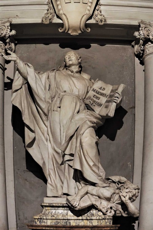 Sant'Ignazio, posąg św. Ignacego Loyoli, Camillo Rusconi -  odlew oryginału znajdującego się w bazylice San Pietro in Vaticano
