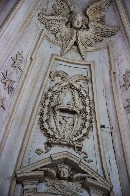 Sant'Ivo alla Sapienza, dekoracja kopuły, serafiny i cherubiny wraz z gwiazdami rodu Chigi