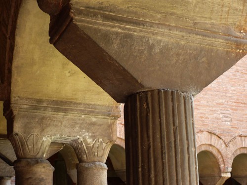Basilica of San Lorenzo fuori le mura, elements of the columns in the church viridary