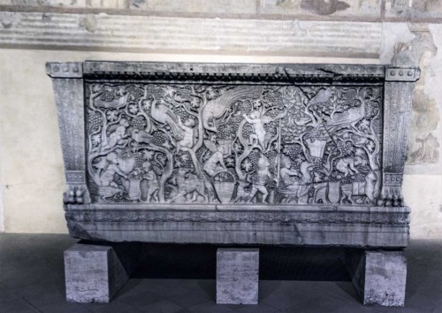Basilica of San Lorenzo fuori le mura, sarcophagus from ancient times, church ambulatory