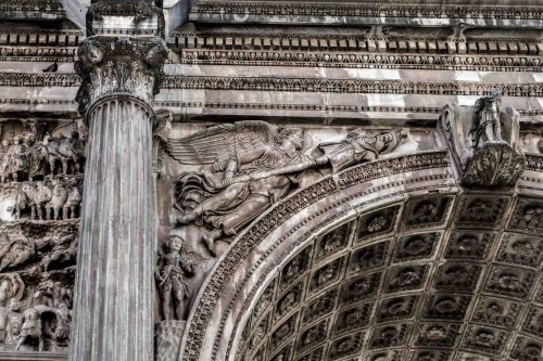Triumphant arch of Emperor Septimius Severus, one of the composite capitols