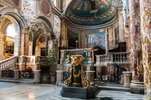 San Marco, widok ołtarza i absydy kościoła