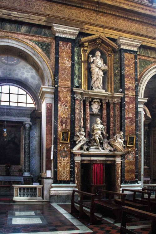 Church of Santissimi Nomi di Gesù e Maria, sculpting decorations of the interior
