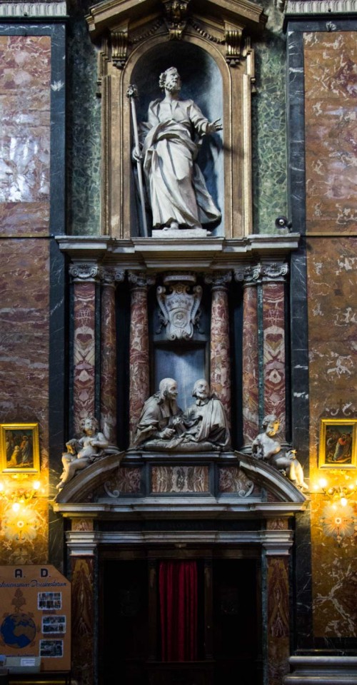 Church of Santissimi Nomi di Gesù e Maria, figures of Pietro and Ercole Bolognetti