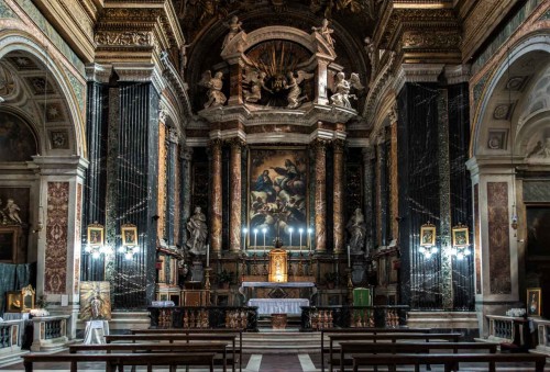Santissimi Nomi di Gesù e Maria, wnętrze z ołtarzem głównym