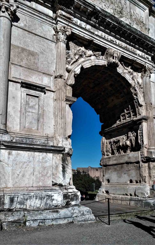Łuk triumfalny cesarza Tytusa, Forum Romanum