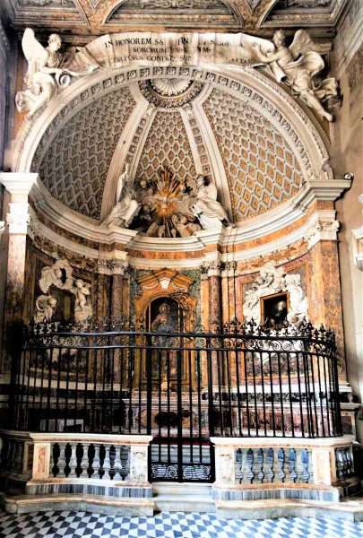 Baptysterium San Giovanni, kaplica śś. Rufiny i Sekundy,  dekoracje z XVIII w.