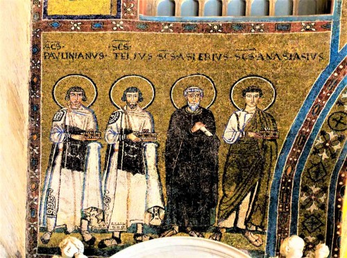 Baptysterium San Giovanni, kaplica śś. Wenancjusza i Domniusa, mozaika na tęczy kaplicy z VII w., święci - Paulinianus, Telus, Asterius i Anastasius