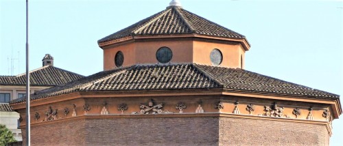 Frieze adorning the San Giovanni Baptistery with insignia of Pope Alexander VII (1657)
