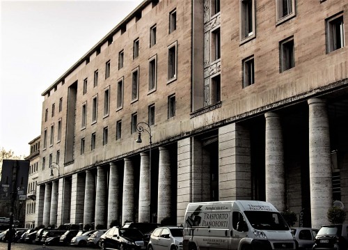 Piazza Augusto Imperatore, budynki z czasów Benito Mussoliniego