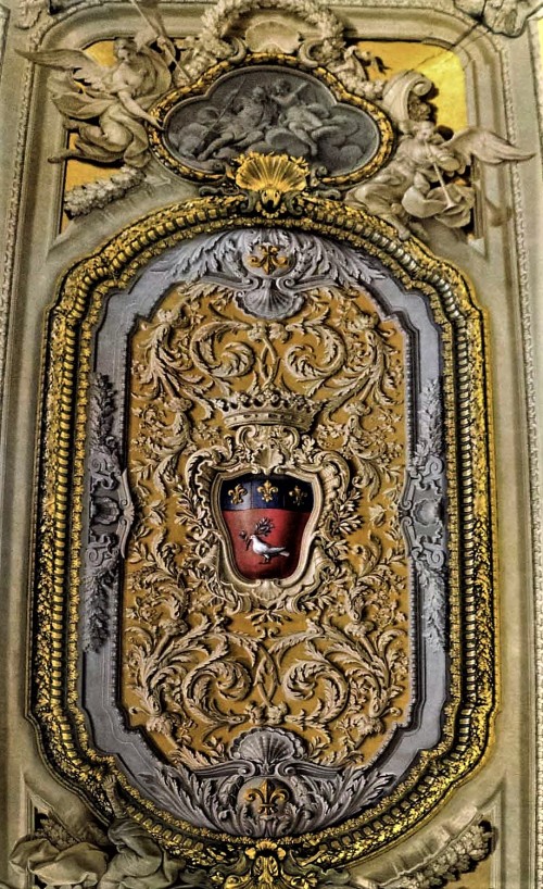 Palazzo Doria Pamphilj, sklepienie jednej z sal pałacu z gołębicą, heraldycznym ptakiem rodu Pamphilj