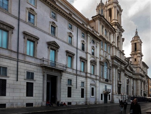 Palazzo Pamphilj, in the background Church of Sant’Agnese in Agone