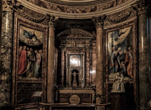 Il Gesù, Madonna della Strada, kaplica przy ołtarzu głównym