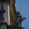 Santa Maria dei Miracoli, posągi świętych zdobiące elewację budowli