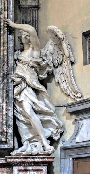 Kościół Santa Maria del Popolo,  figura anioła podtrzymującego obraz - lewy transept
