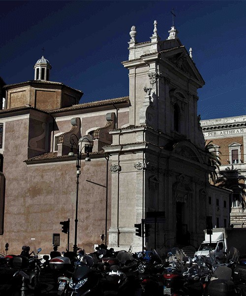 Bryła i fasada kościoła Santa Maria della Vittoria