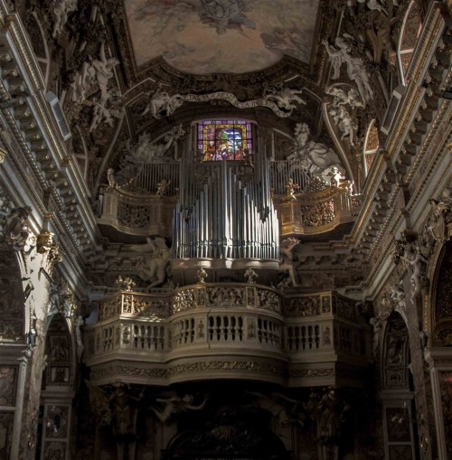 Santa Maria della Vittoria, widok na chór i wejście do kościoła