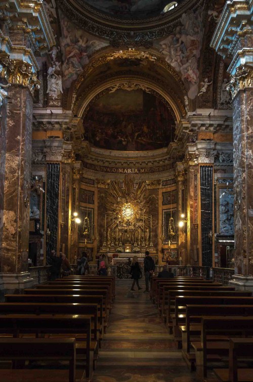 Santa Maria della Vittoria, widok nawy głównej i ołtarza