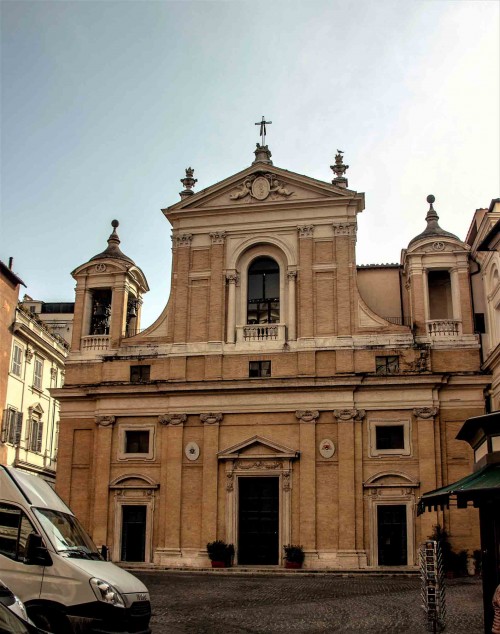Church of Santa Maria in Aquiro, façade from the XVIII century