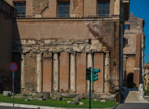 Basilica of San Nicola in Carcere, columns – remains of the Temple of Spes