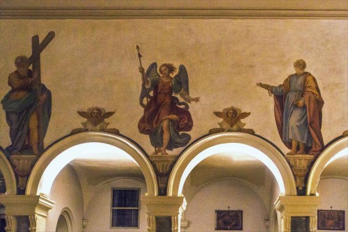 Church of Santa Prisca, paintings above the arcades