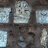 Santa Sabina, pozostałości antycznych elementów dawnego antycznego domostwa w portyku kościoła