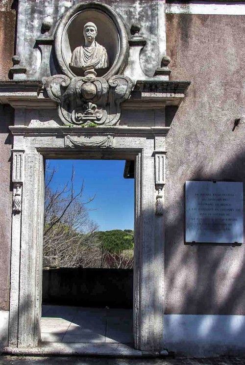 Enterance into the private pavilion of Cardinal Ferdinand de Medici, Villa Medici