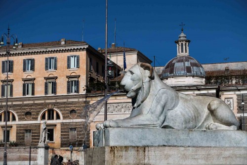 Jeden z lwów dekorujących bazę obelisku Flaminio, Giuseppe Valadier, Piazza del Popolo