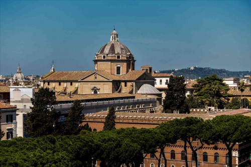 Palazzetto Venezia, the dome of the Church of Sant’Andrea della Valle in the background