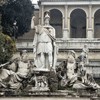 Piazza del Popolo, bogini Roma i personifikacje Tybru i Arno - wschodnia część placu