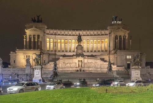Piazza Venezia, The Altar of the Fatherland, built to commemorate the first king of united Italy – Victor Emmanuel II