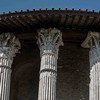 Świątynia Herkulesa, korynckie kapitele kolumn okalających celę