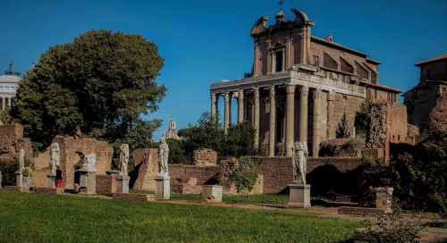 Atrium of the House of the Vestals at the Temple of Vesta, the former Temple of Faustina and Antoninus Pius in the background