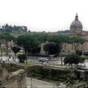 Via dei Fori Imperiali, widok z forum Trajana, w tle kościół Santi Luca e Martina