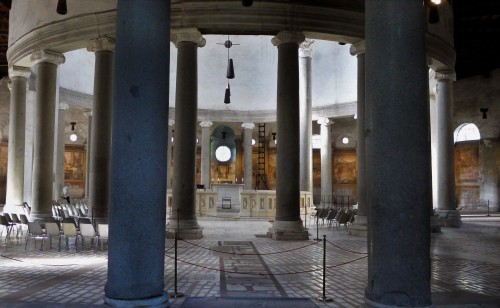 Wnętrze kościoła San Stefano Rotondo