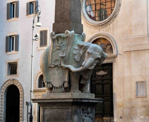 Gian Lorenzo Bernini (projekt), Ercole Ferrata (wykonanie), obelisk przed kościołem Santa Maria sopra Minerva