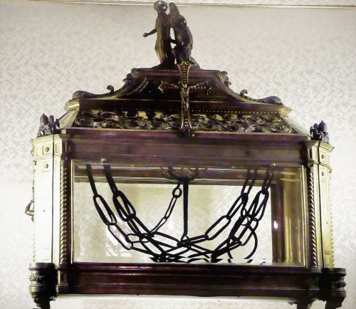 Basilica of San Pietro in Vincoli, reliquary with the chains of St. Peter