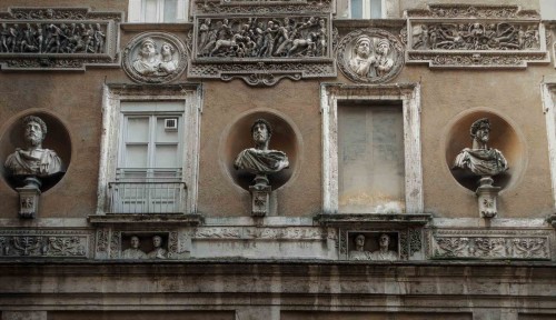 Palazzo Mattei di Giove, view of one of the courtyard walls