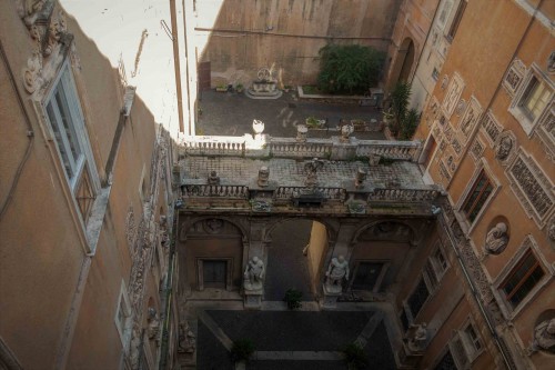 Palazzo Mattei di Giove, widok z góry na dwa pałacowe dziedzińce