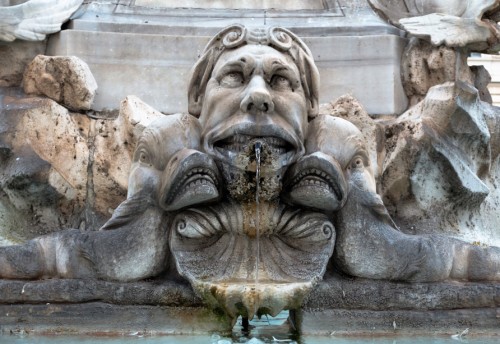 Fontana della Rotonda, jeden z maszkaronów zaprojektowanych przez Giacomo della Portę
