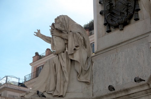 Column of the Immaculate Conception, statue of Ezekiel and the coat of arms of Pius IX – initiator of the statue